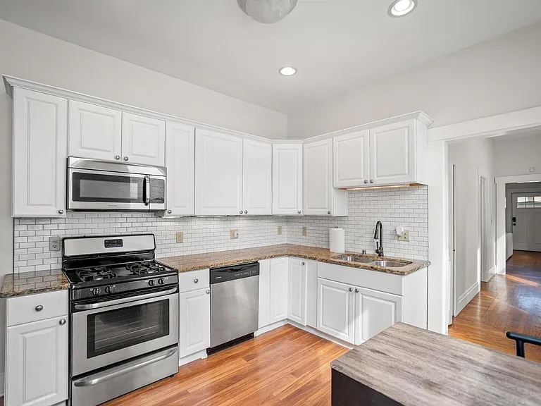 334 Walnut St — Photo 6