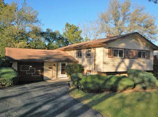 540 Lafayette Ln, Hoffman Estates, IL 60169