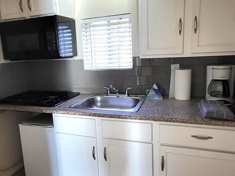 712 E Pierce St #4 — Photo 6