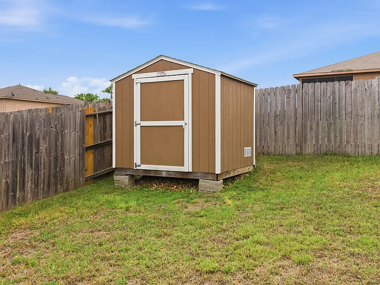 6230 Lake Victoria St — Photo 26