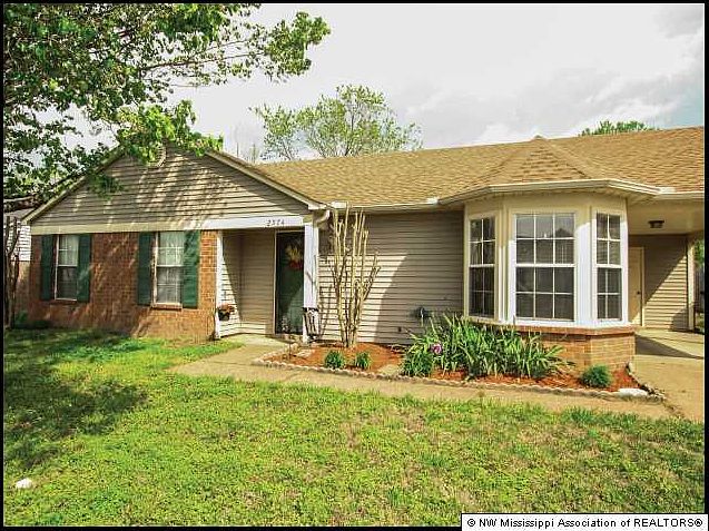 1st image of 2574 Waverly Dr