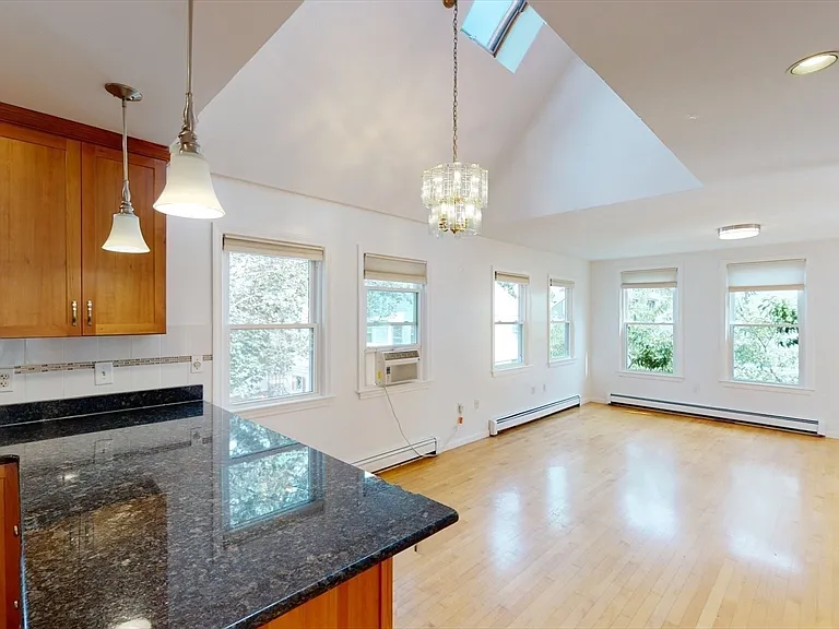 21 Albemarle Ave — Photo 5