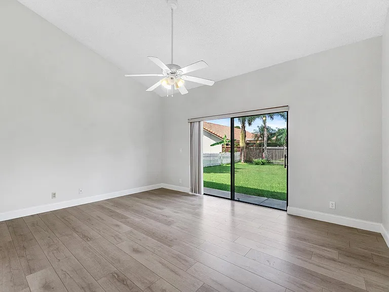 5809 Sun Pointe Cir — Photo 15