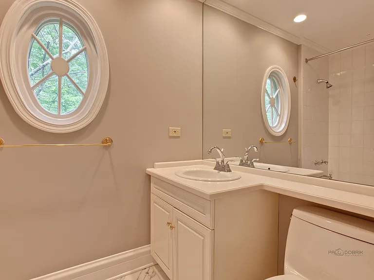 427 N Sheridan Rd — Photo 36