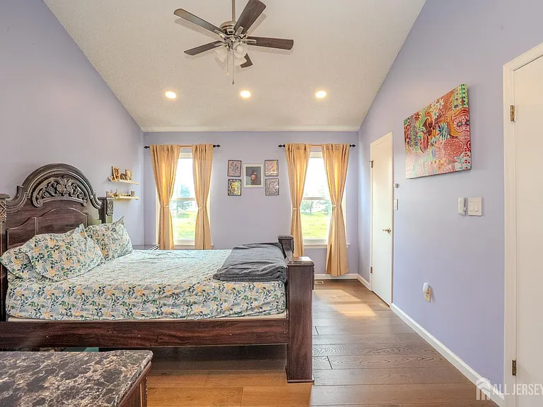 63 Carlisle Ct — Photo 24