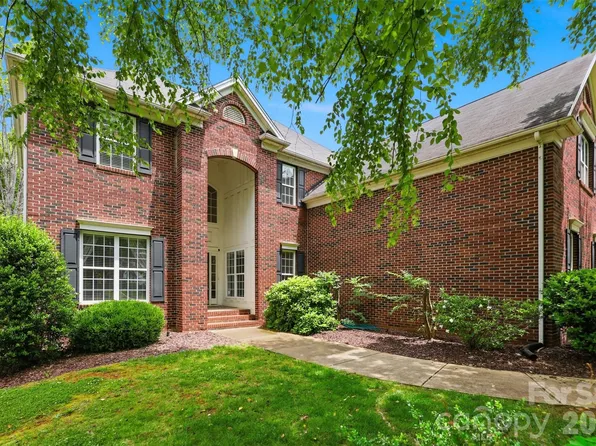 8526 Wren Creek Dr, Charlotte, NC 28269