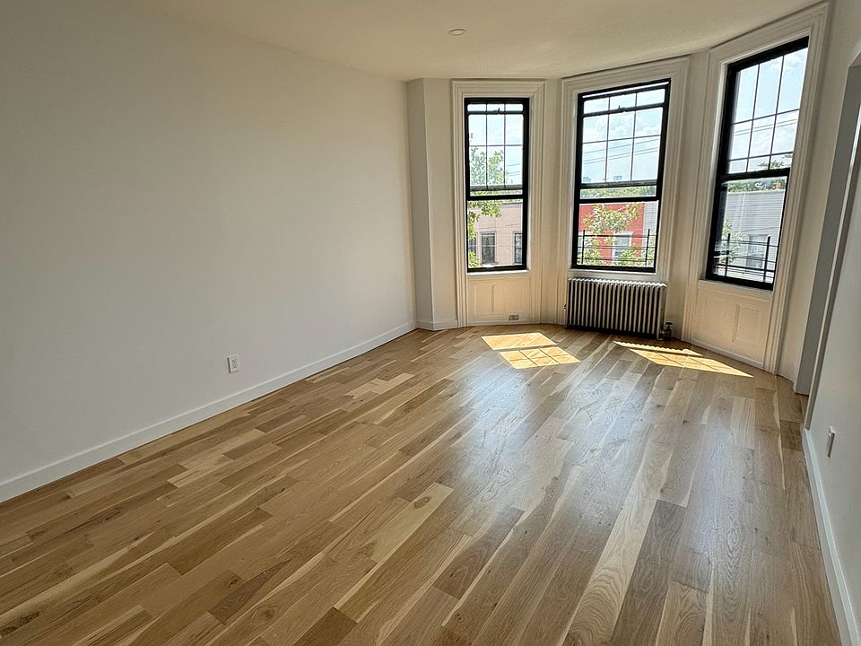 1st image of 52 Hausman St Floor 3