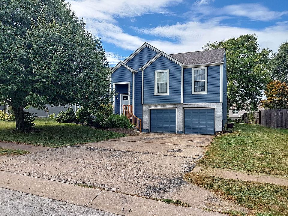 1st image of 2612 SE Winchester Dr