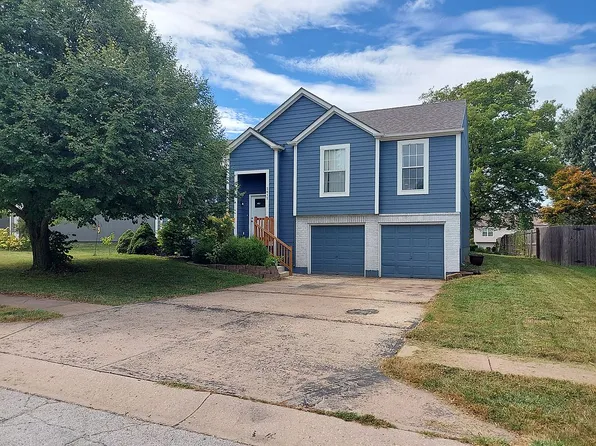 2612 SE Winchester Dr, Lees Summit, MO 64063