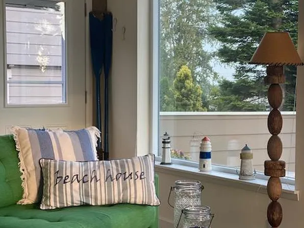 5117 Seaview Dr, Blaine, WA 98230