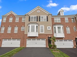 218 Saddlebrook Dr, Bensalem, PA 19020