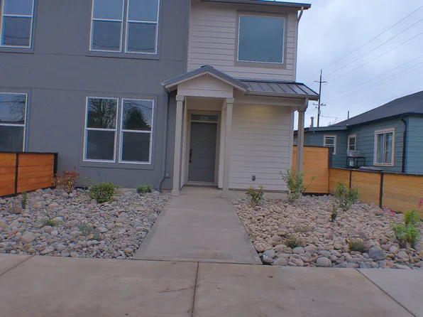 528 S 7th St, Independence, OR 97351