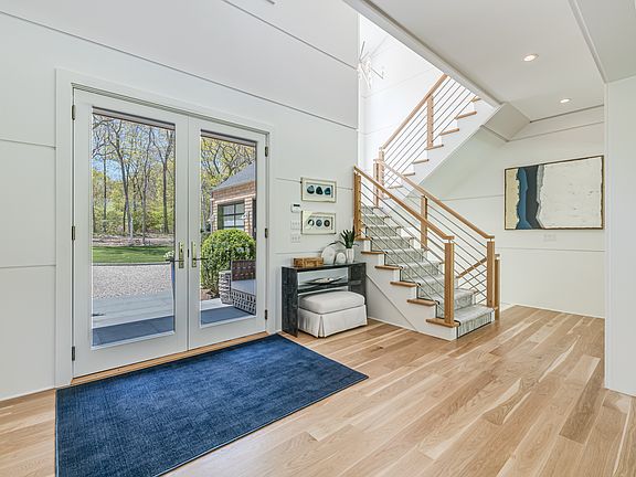 2nd image of 5 Wagon Ln