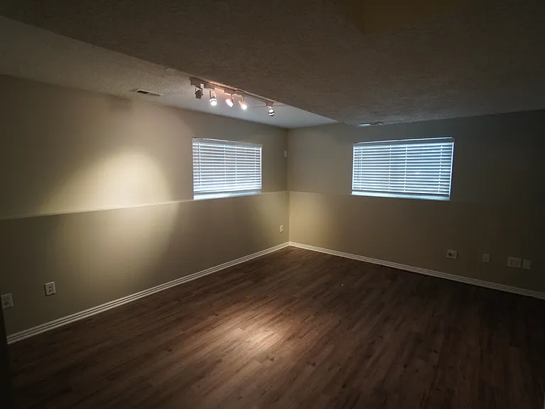 324 E 1100 N — Photo 34