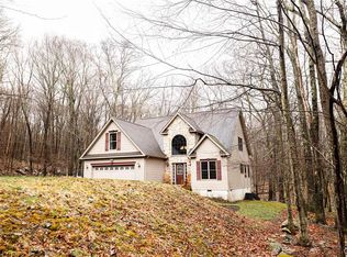 139 Swallow Ct, Bushkill, PA 18324