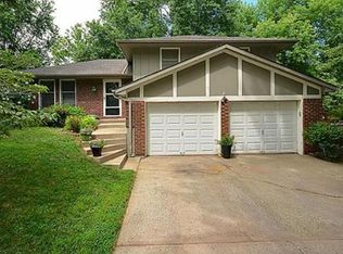 106 Lakeland Dr, Smithville, MO 64089