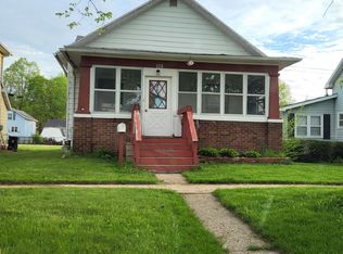 115 W Howard St, Manchester, IA 52057