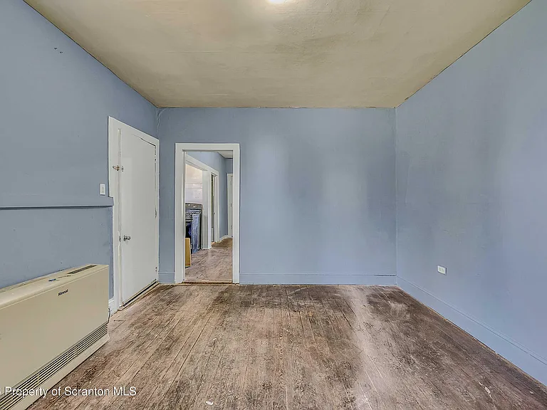 1019 S Webster Ave — Photo 10