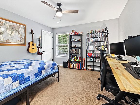 4th image of 2833 W Quail Dr