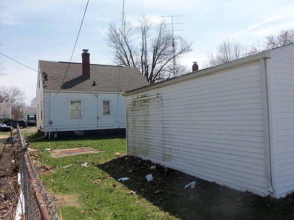 5th image of 449 S Sheridan St