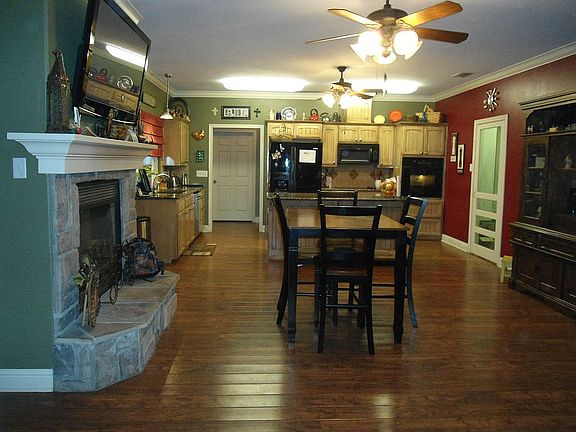 Kitchen / double fireplace