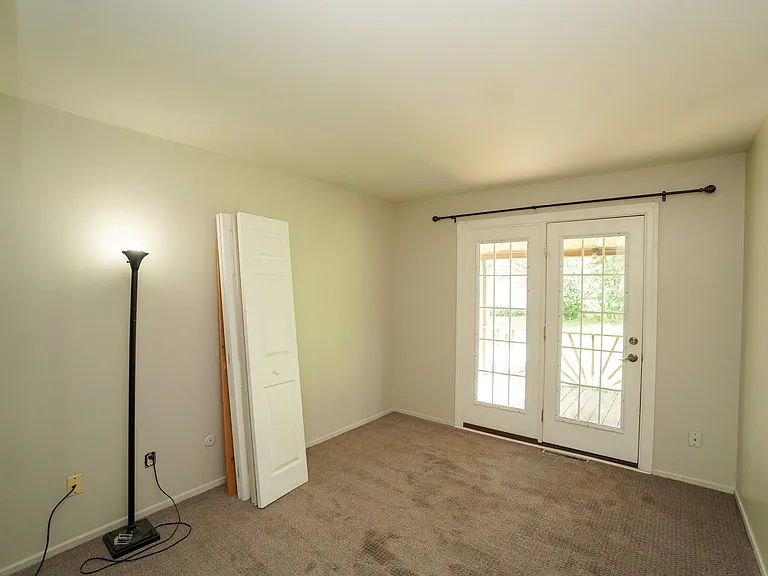 394 Mary St — Photo 2