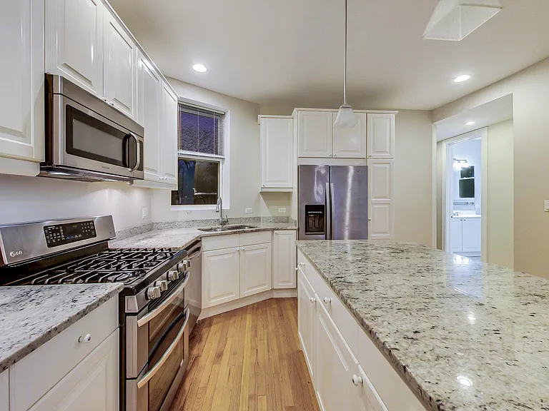 2621 W Leland Ave #1 — Photo 4
