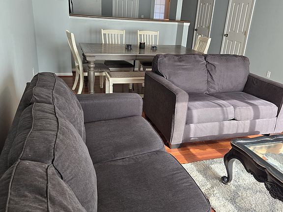 3rd image of 5504 N Fairmount Ave
