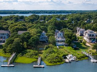 376 Monomoscoy Rd, Mashpee, MA 02649