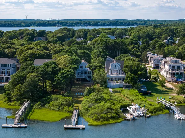 376 Monomoscoy Road, Mashpee, MA 02649