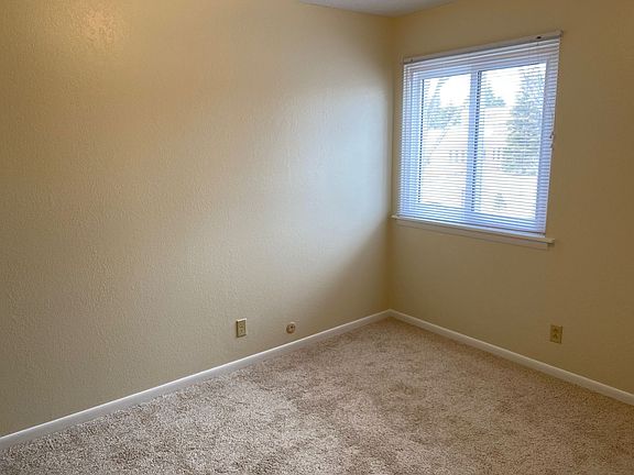 5th image of 210 S 13th St APT 9
