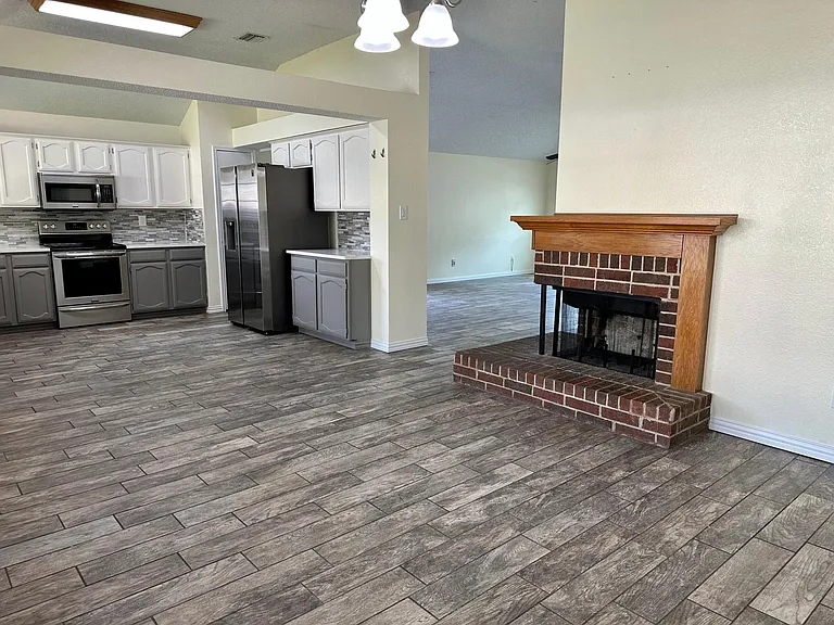 4144 Clary Dr — Photo 16
