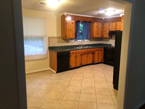 3rd image of 1014 River View Dr