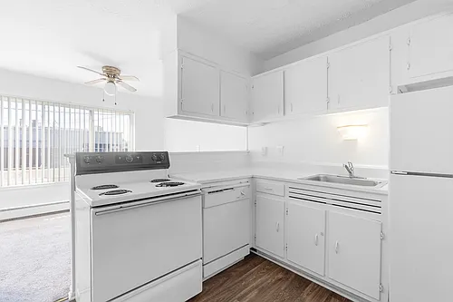 Dearborn Club Apartments Photo 1