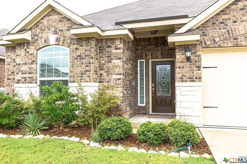 3 bed, 1735 sqft, $1,950 — Photo 2