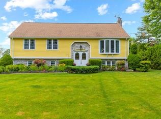 86 Lakeview Rd, Mansfield, MA 02048