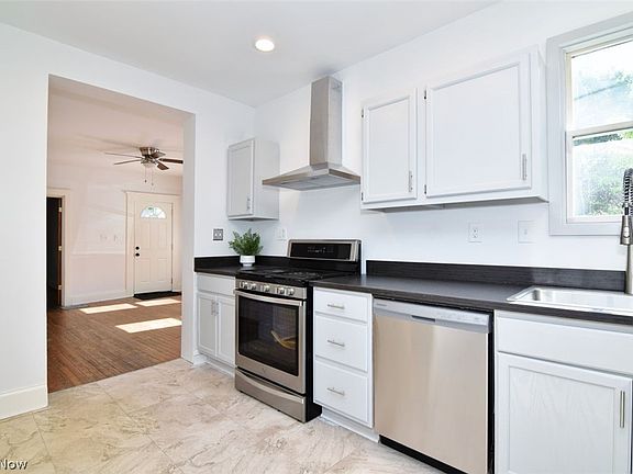 5th image of 3017 Trowbridge Ave