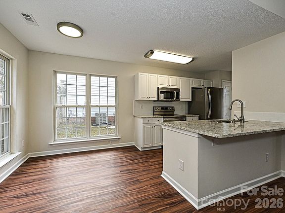 4th image of 1336 Bells Knox Rd