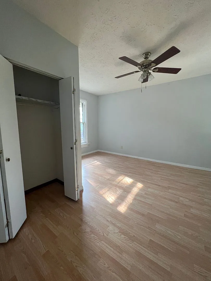 916 Bridge Ave — Photo 2