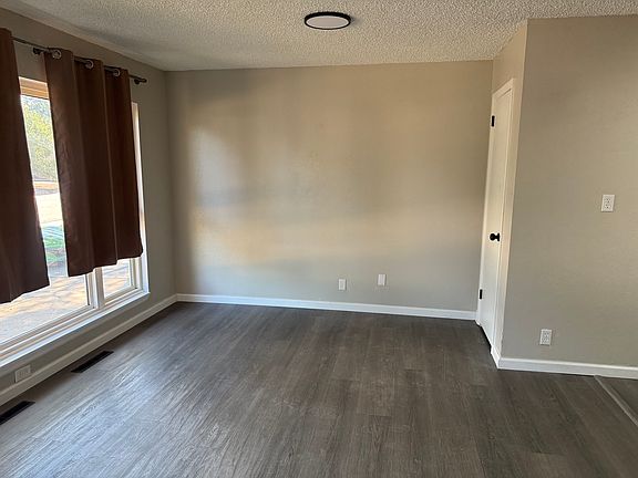 3rd image of 3401 Devonshire Ln