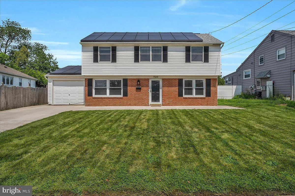3 bed, 1428 sqft, $3,200 — Photo 1