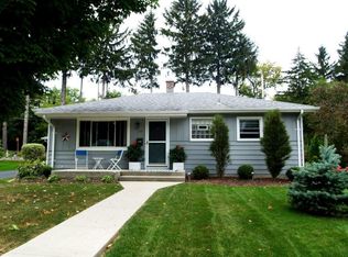 125 N Highland Ave, Thiensville, WI 53092