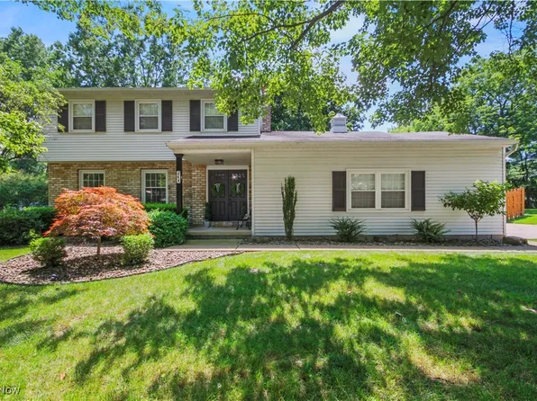 530 Stoneybrook Ln, Canfield, OH 44406