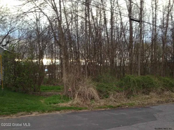 39 Troy Avenue, Colonie, NY 12110