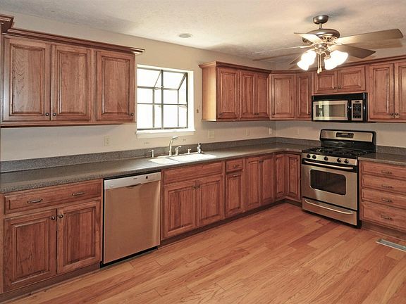4th image of 913 Glennshire Dr
