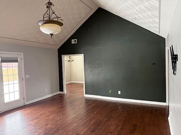 3rd image of 131 E Piedmont Dr