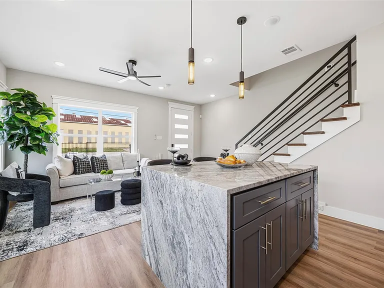 4624 Mayflower St #B — Photo 11