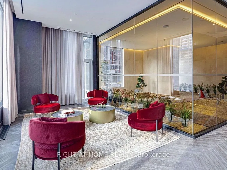 11 Yorkville Ave #2113 — Photo 37