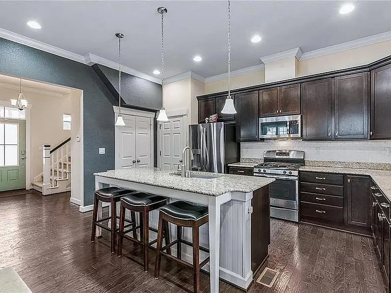 1702 Garwood Ln — Photo 10