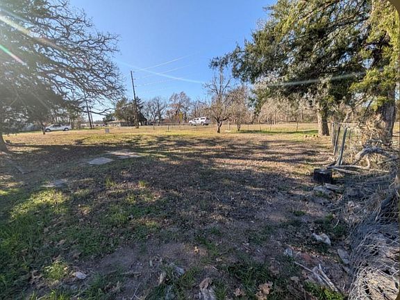 5th image of 113 S Santa Fe Rd